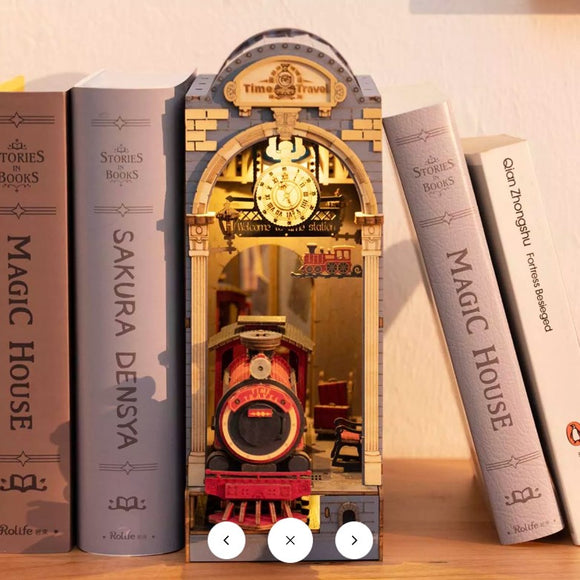 Time Travel 3D Creative Bookends